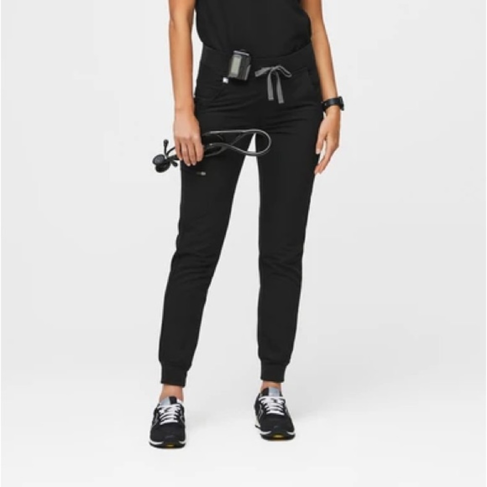 Figs: Zamora Jogger Scrub Pants - Black